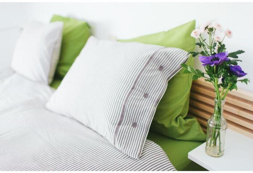 هتل B&b Place Jourdan