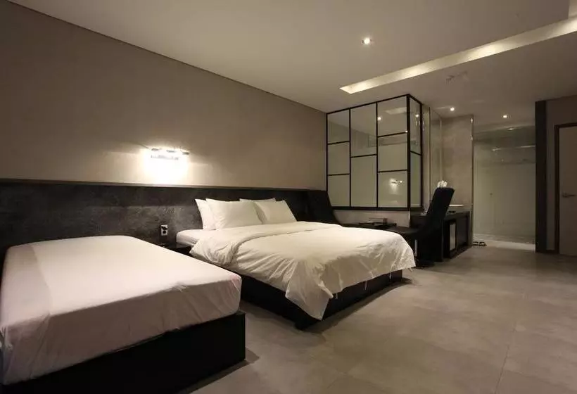 Hotel C&b