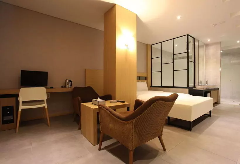 Hotel C&b