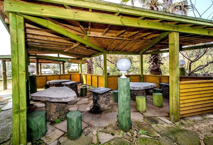 בית מלון כפרי Jungmun Jejuhue Pension