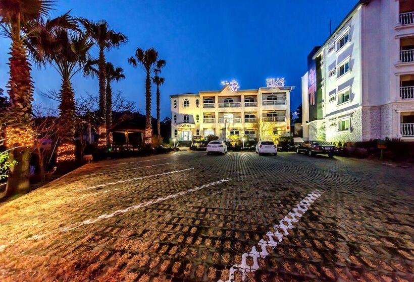 בית מלון כפרי Jungmun Jejuhue Pension