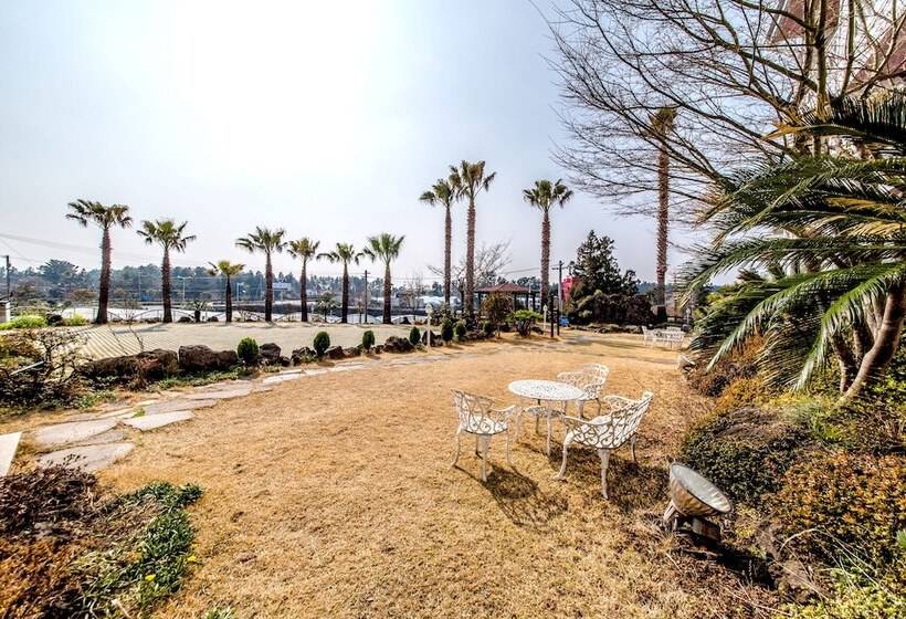 בית מלון כפרי Jungmun Jejuhue Pension