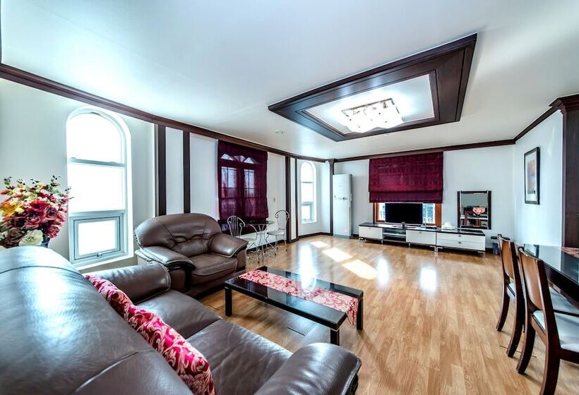 בית מלון כפרי Jungmun Jejuhue Pension