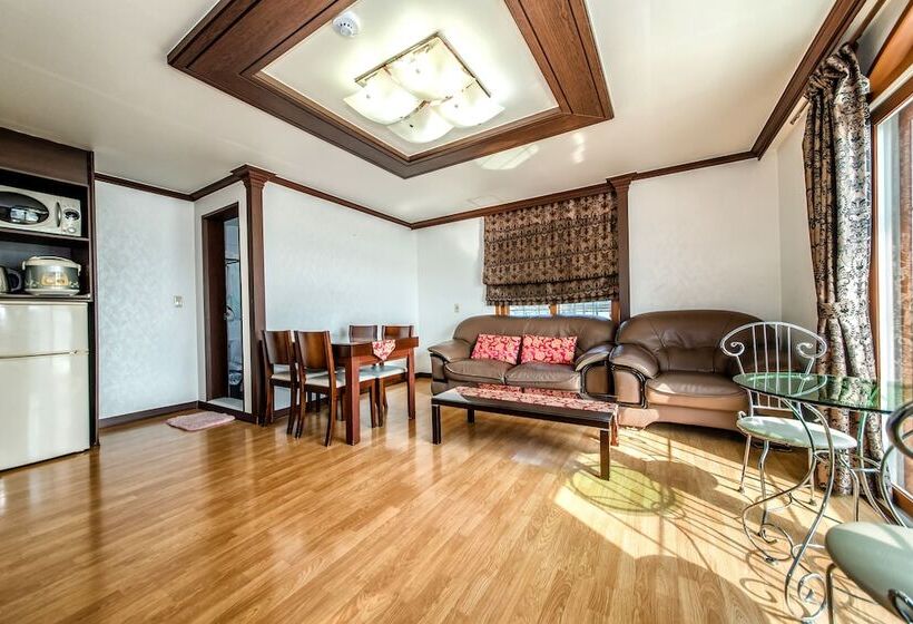 בית מלון כפרי Jungmun Jejuhue Pension