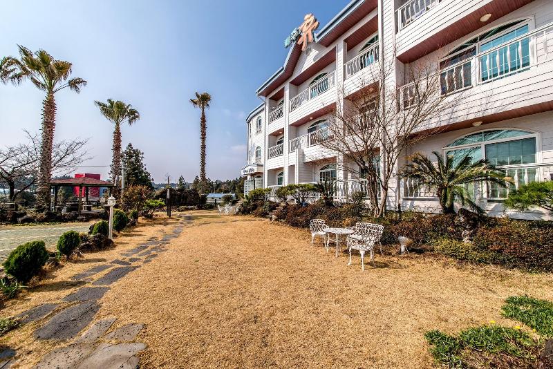 בית מלון כפרי Jungmun Jejuhue Pension