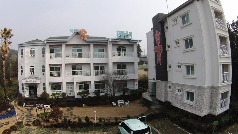 בית מלון כפרי Jungmun Jejuhue Pension