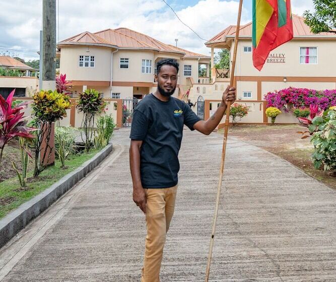 پانسیون Valley Breeze Guest House