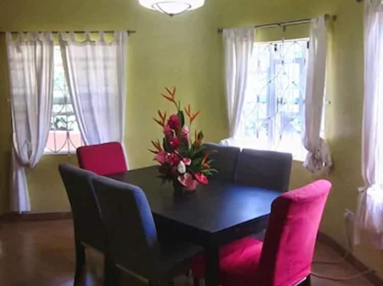 پانسیون Valley Breeze Guest House