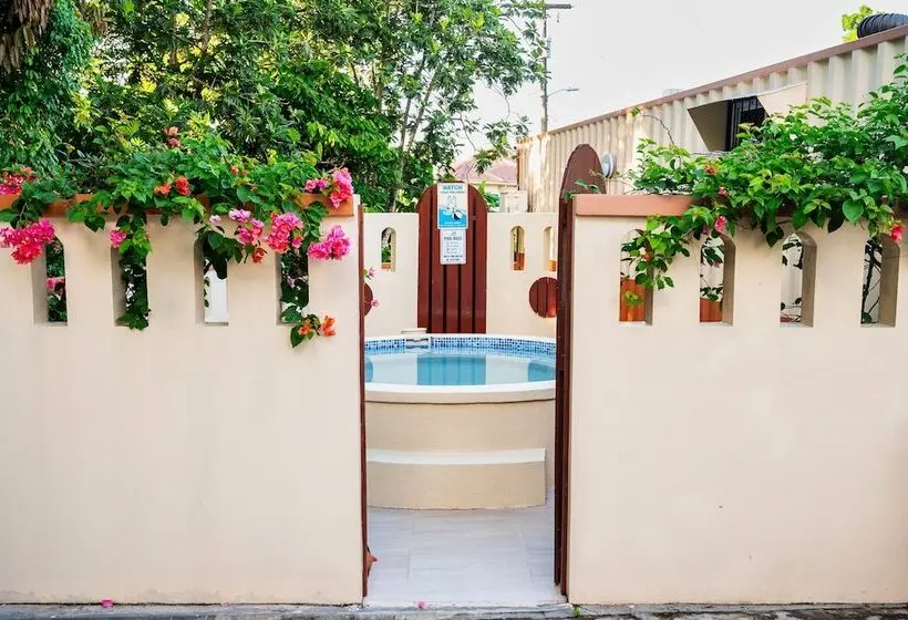 پانسیون Valley Breeze Guest House