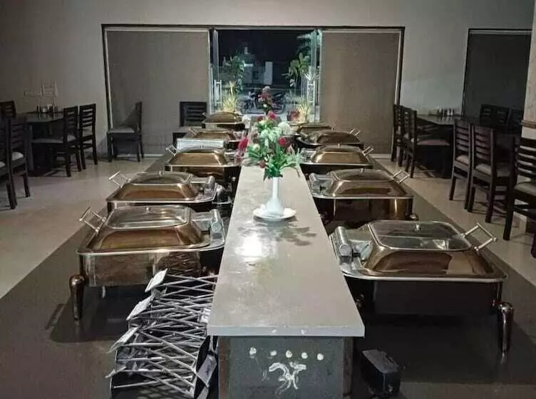 Hotelli Sannidhi Emerald