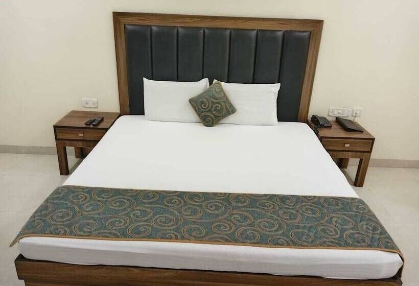 בית מלון כפרי Sannidhi Emerald