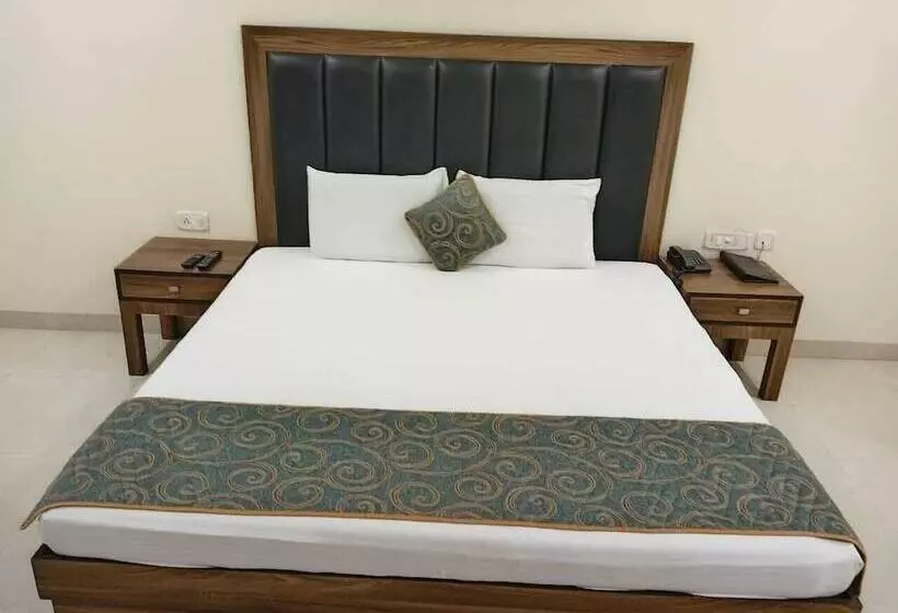 Hotelli Sannidhi Emerald