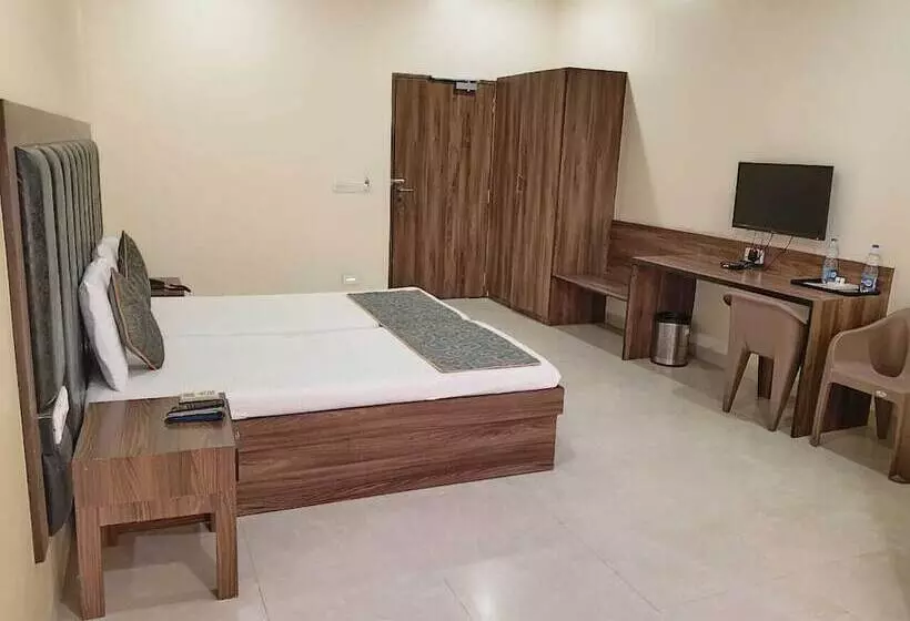 Hotelli Sannidhi Emerald