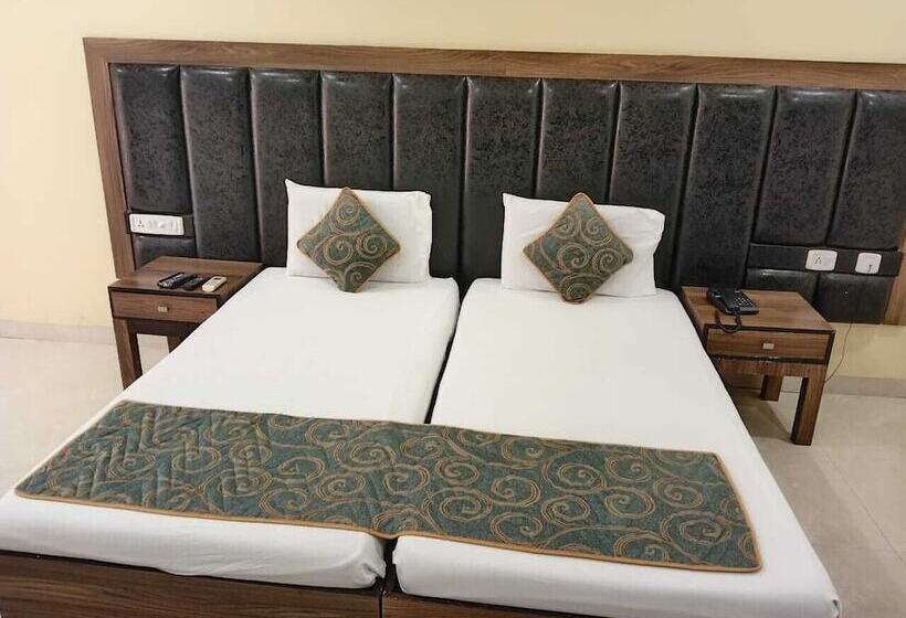 בית מלון כפרי Sannidhi Emerald