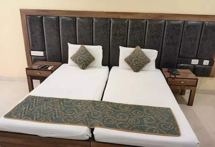 Hotelli Sannidhi Emerald