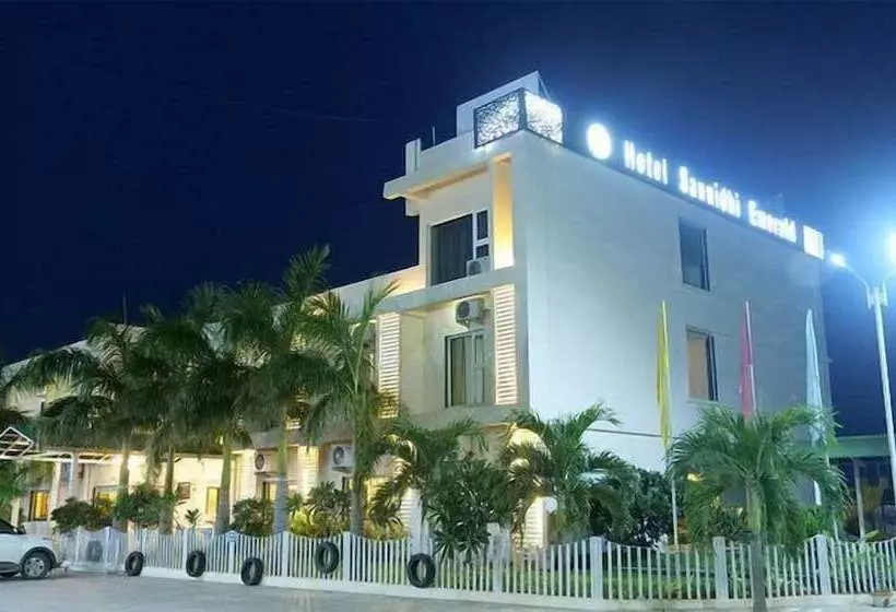 Hotelli Sannidhi Emerald