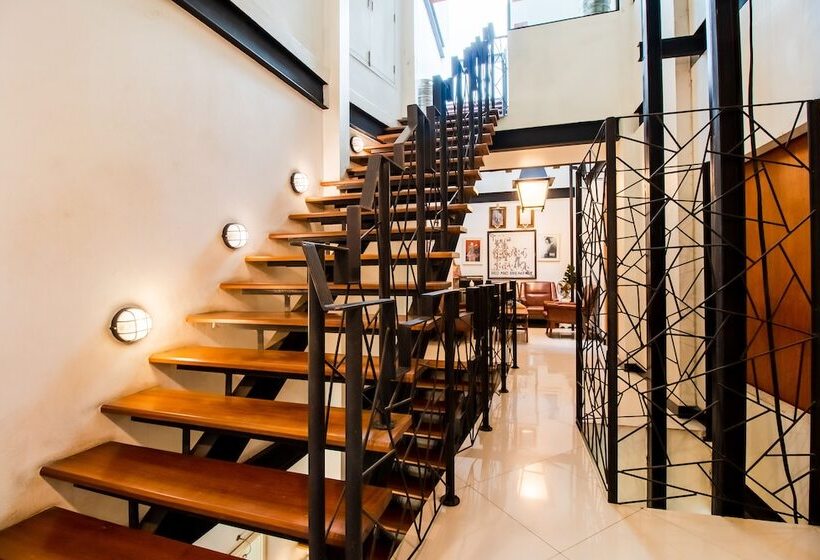 هاستل The Secret Service Bed & Breakfast