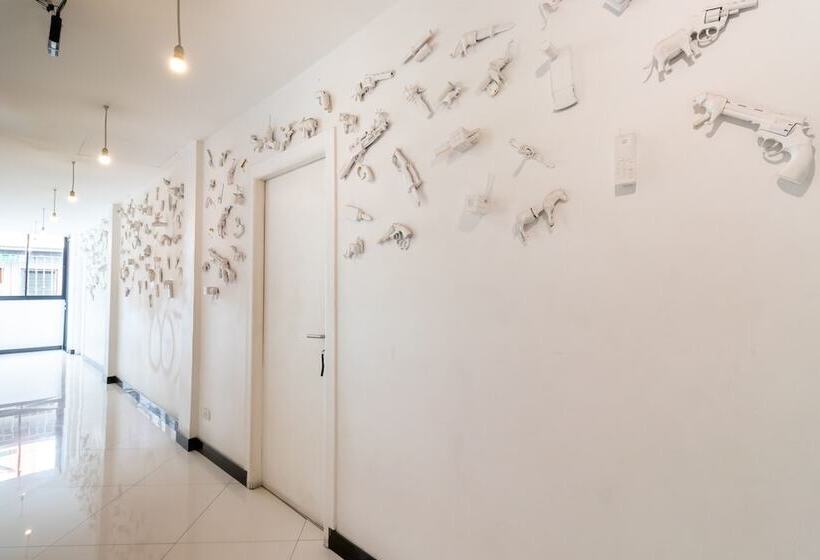 هاستل The Secret Service Bed & Breakfast