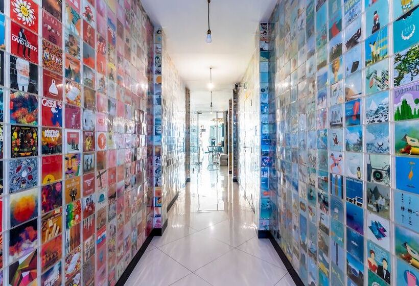 هاستل The Secret Service Bed & Breakfast