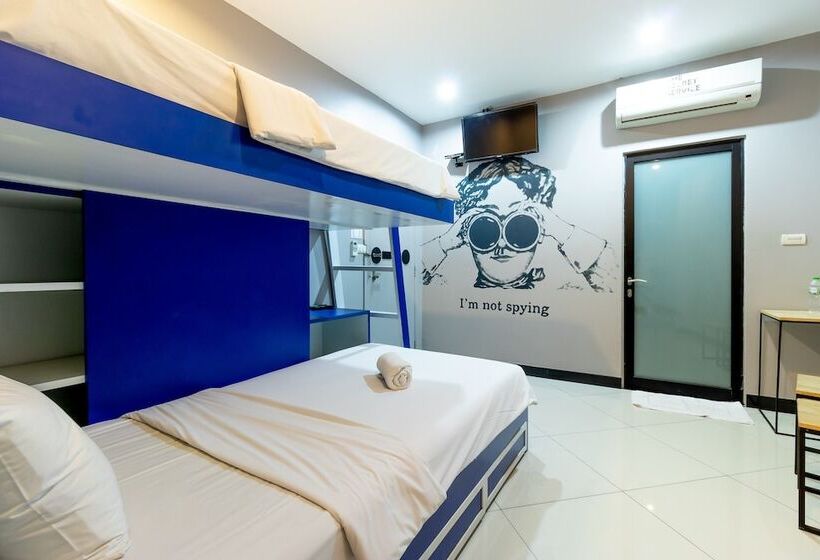 هاستل The Secret Service Bed & Breakfast