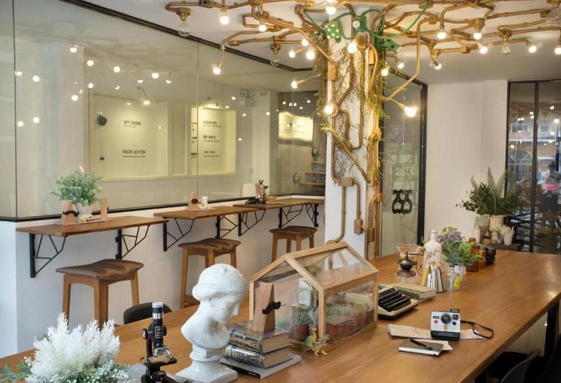 هاستل The Secret Service Bed & Breakfast