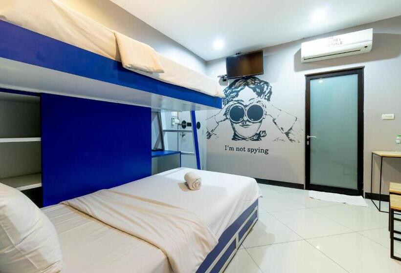 هاستل The Secret Service Bed & Breakfast