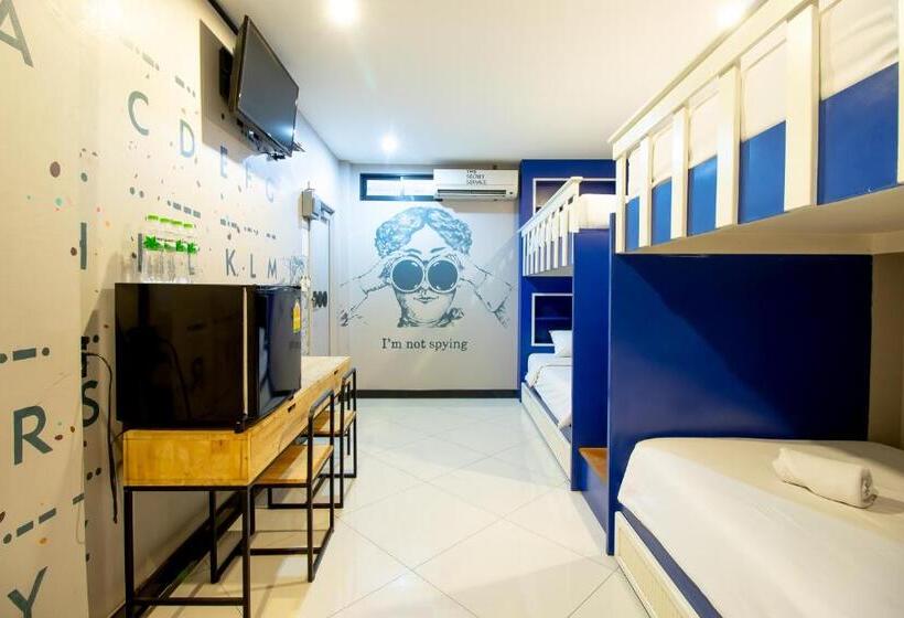 هاستل The Secret Service Bed & Breakfast