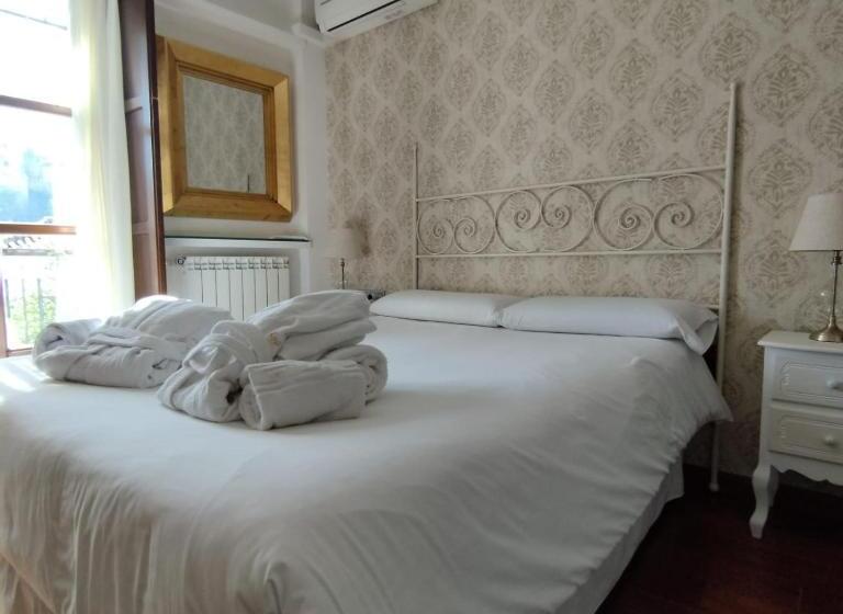 Bed and Breakfast Suite Comares