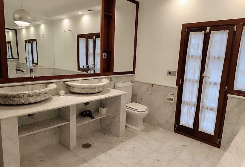 Bed and Breakfast Suite Comares