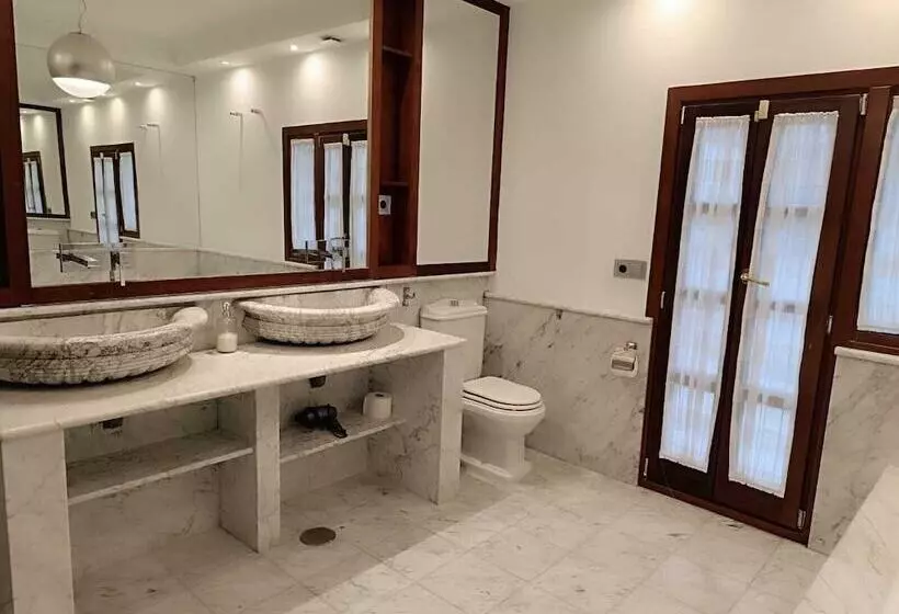 Bed and Breakfast Suite Comares