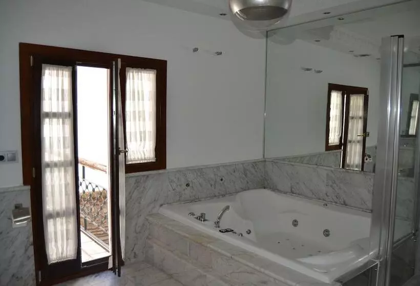 Bed and Breakfast Suite Comares