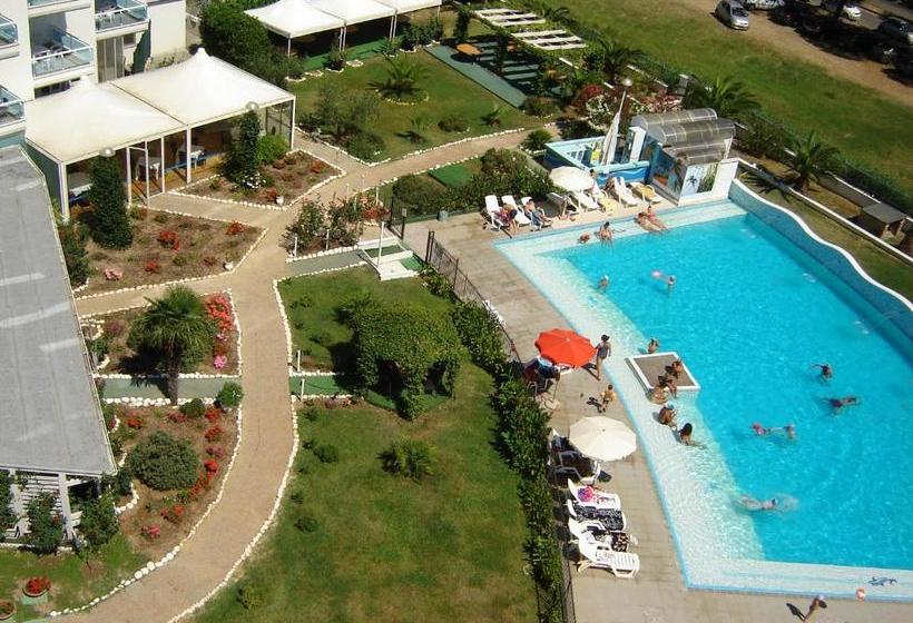 هتل Elena Club Resort