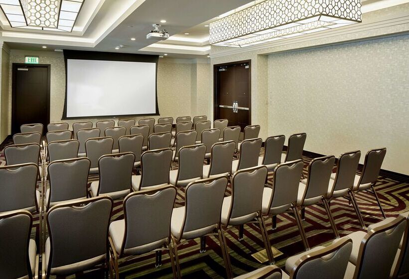 בית מלון כפרי Hilton Garden Inn Roslyn