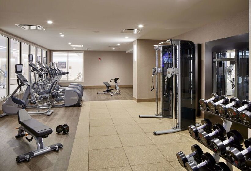 בית מלון כפרי Hilton Garden Inn Roslyn