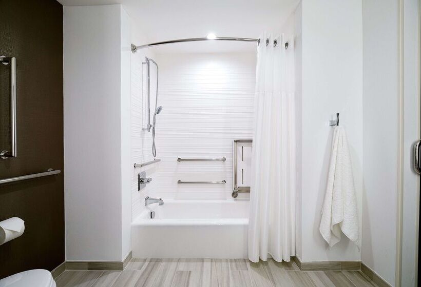 בית מלון כפרי Hilton Garden Inn Roslyn