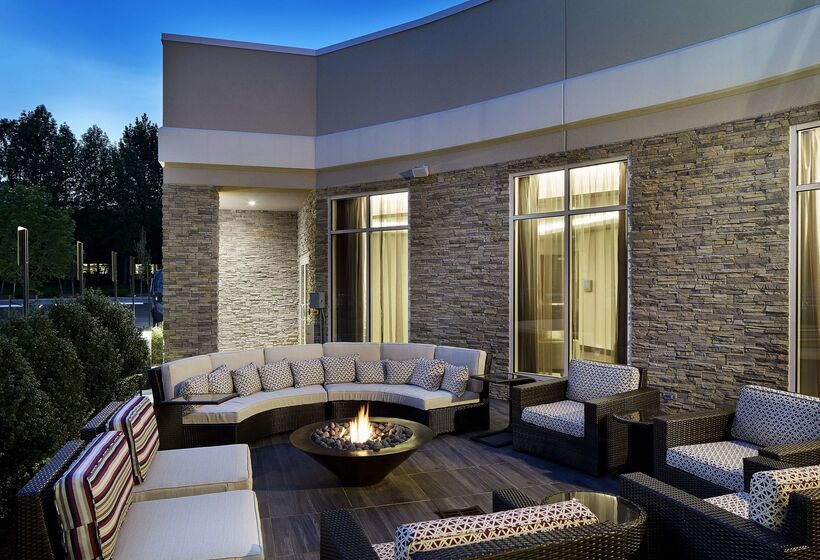 בית מלון כפרי Hilton Garden Inn Roslyn