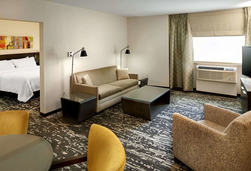 בית מלון כפרי Hilton Garden Inn Roslyn