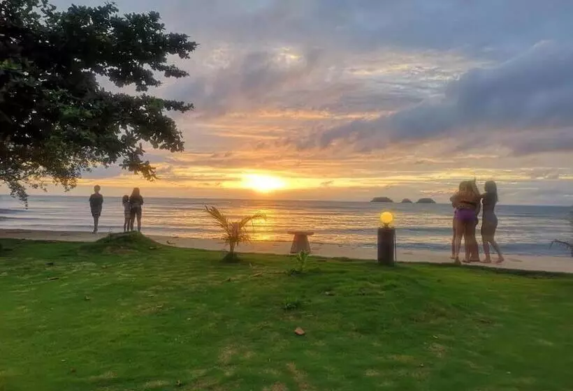 Hotelli Koh Chang Bailan Beach Resort