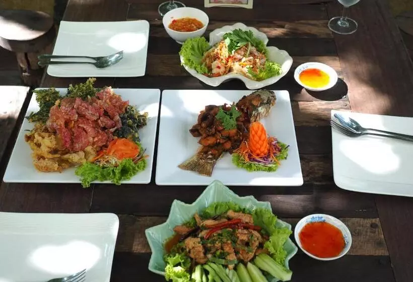 Hotelli Koh Chang Bailan Beach Resort