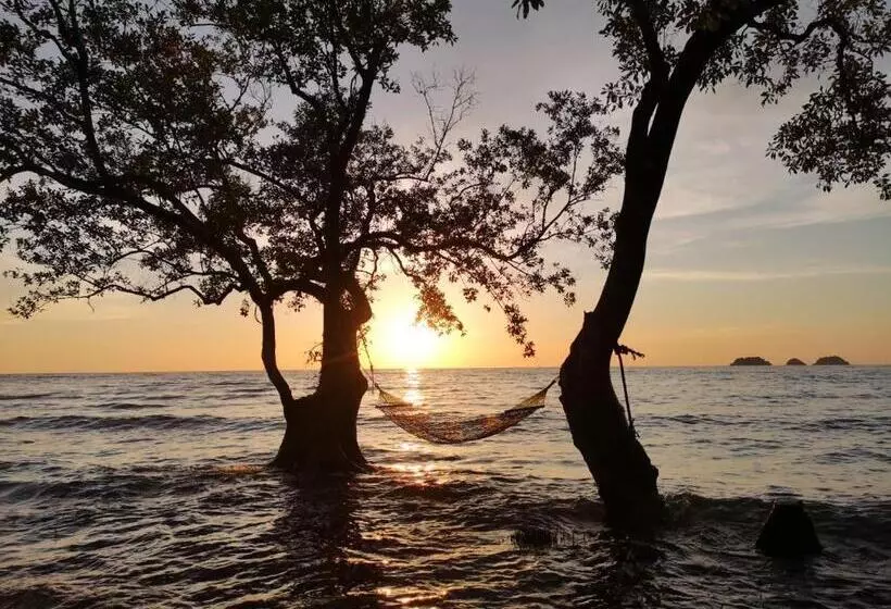 Hotelli Koh Chang Bailan Beach Resort
