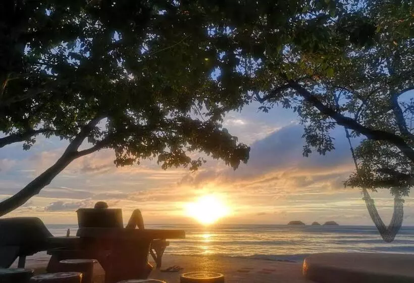 Hotelli Koh Chang Bailan Beach Resort