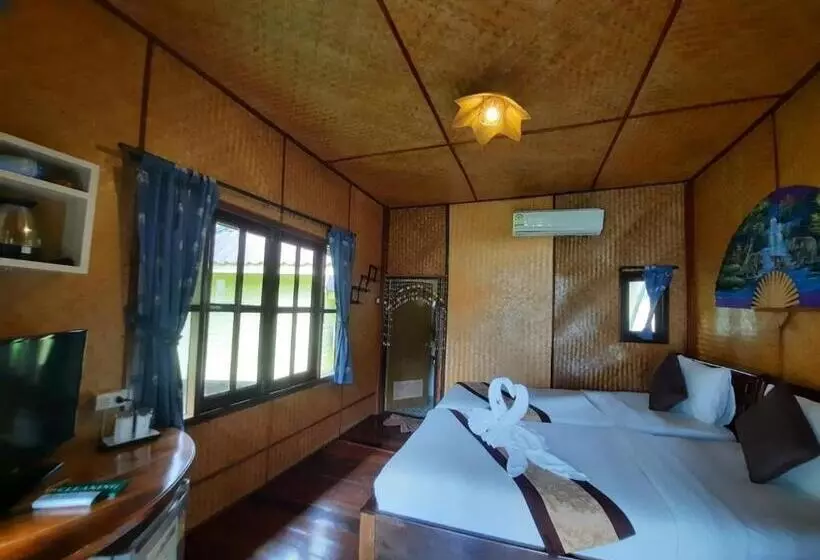 Hotelli Koh Chang Bailan Beach Resort