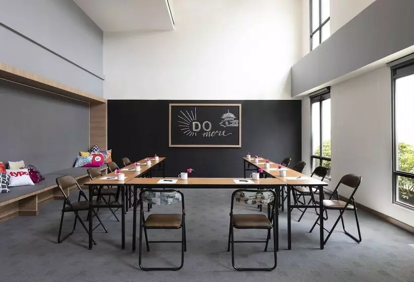 Szálloda Moxy Bandung