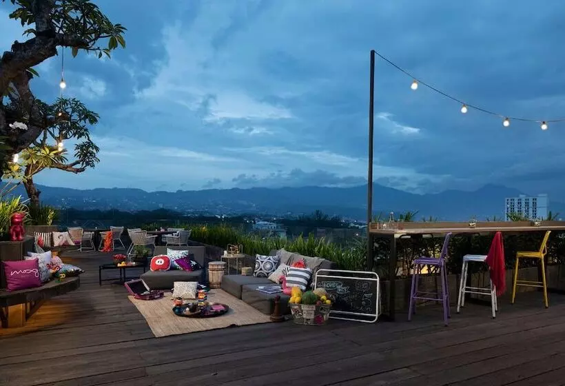 Szálloda Moxy Bandung