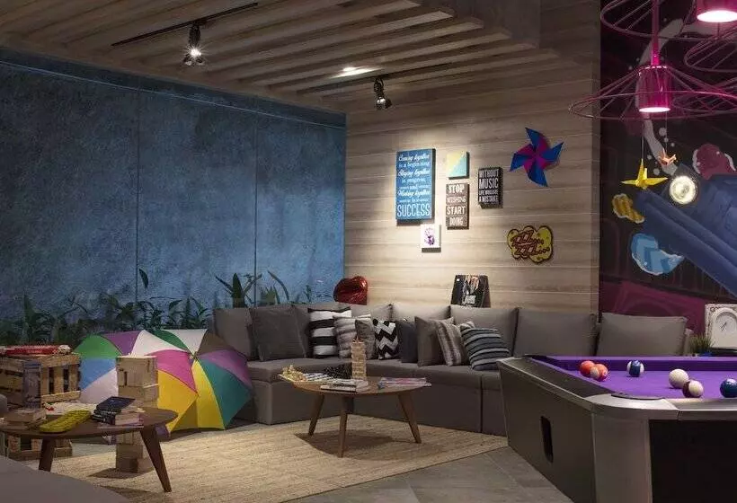 Szálloda Moxy Bandung