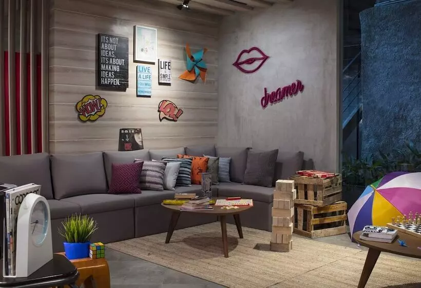 Szálloda Moxy Bandung