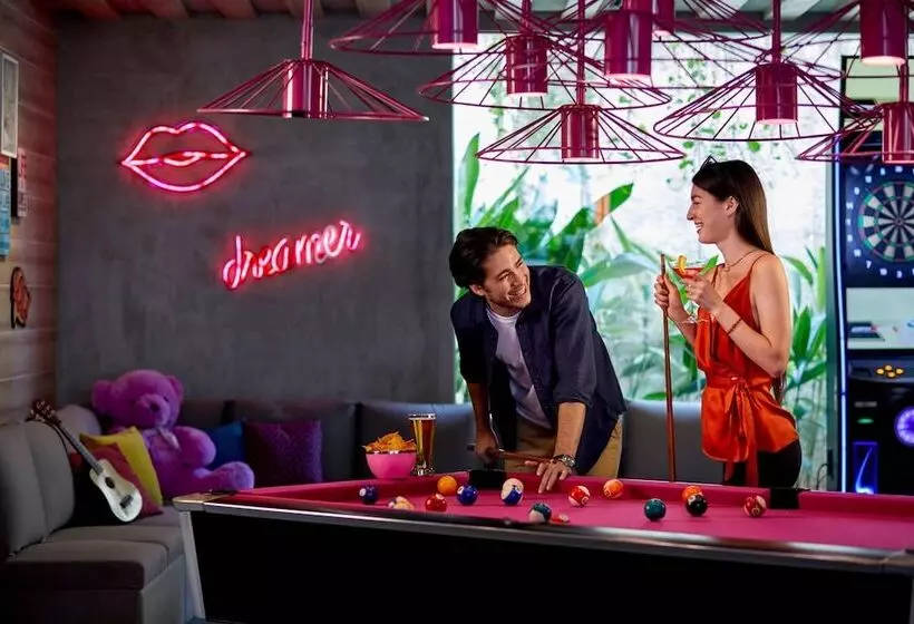Szálloda Moxy Bandung