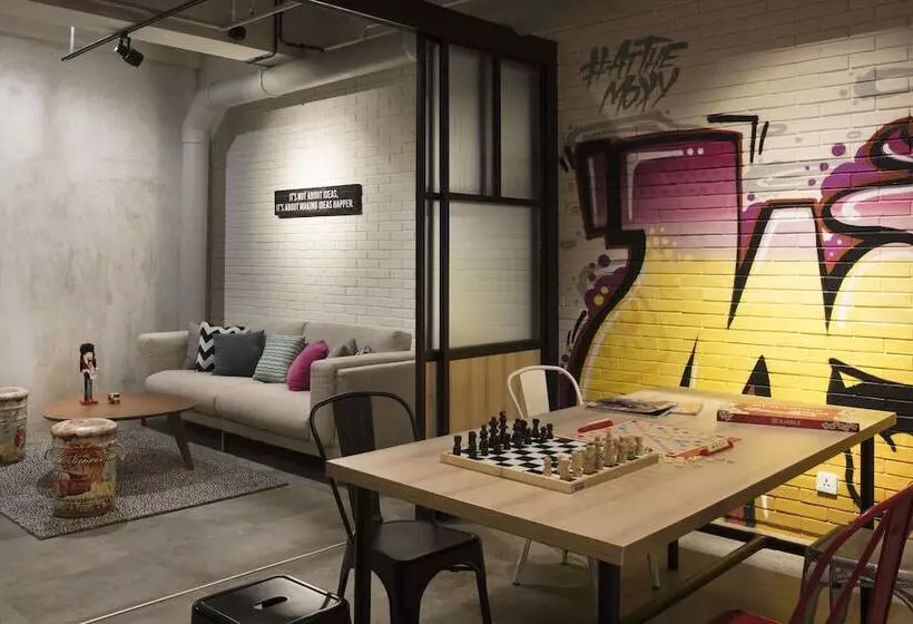 Szálloda Moxy Bandung