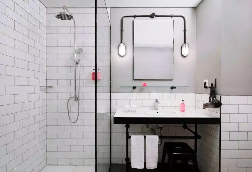Szálloda Moxy Bandung