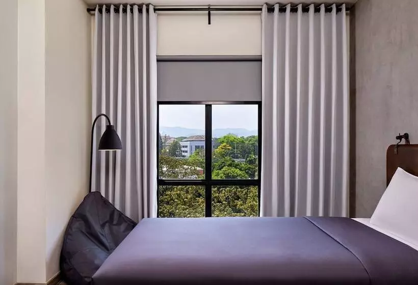 Szálloda Moxy Bandung